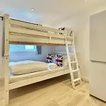 Flat C Garratt Lane